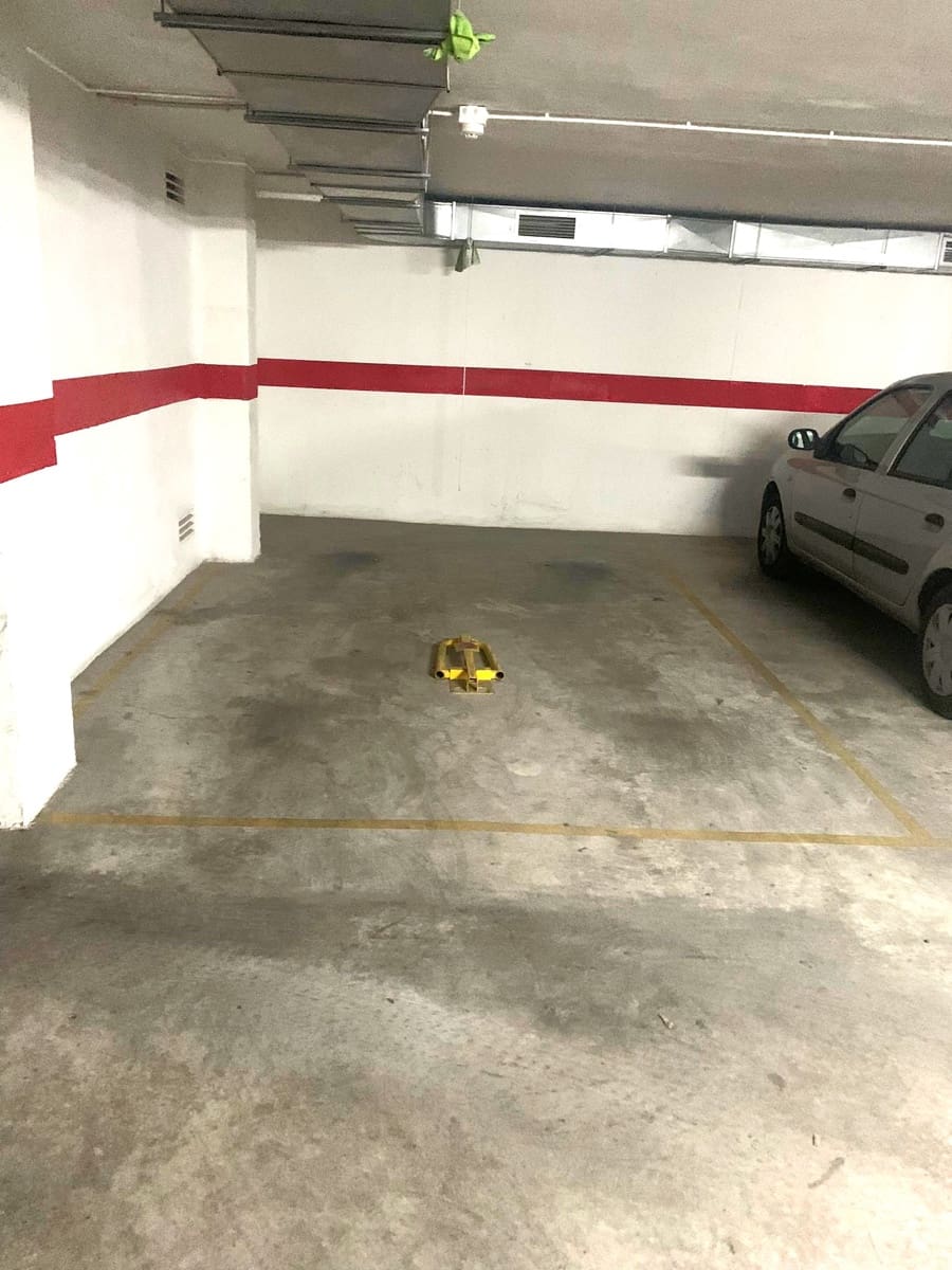 Garage att hyra i Torrevieja - 100 € (Ref: 9659808)