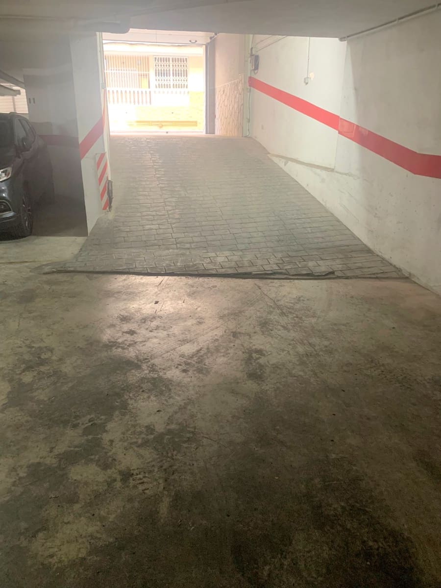 Garage att hyra i Torrevieja - 100 € (Ref: 9659808)