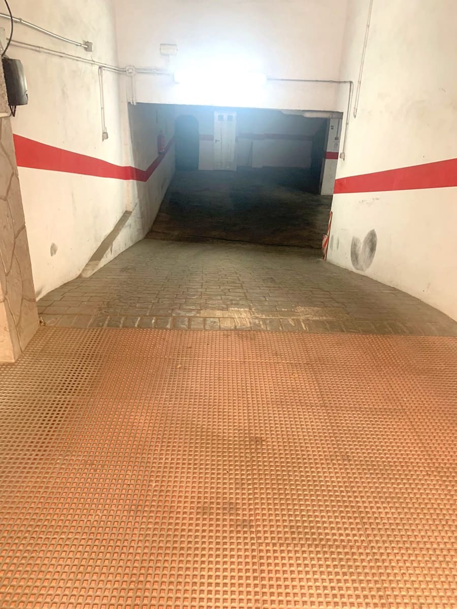 Garage att hyra i Torrevieja - 100 € (Ref: 9659808)