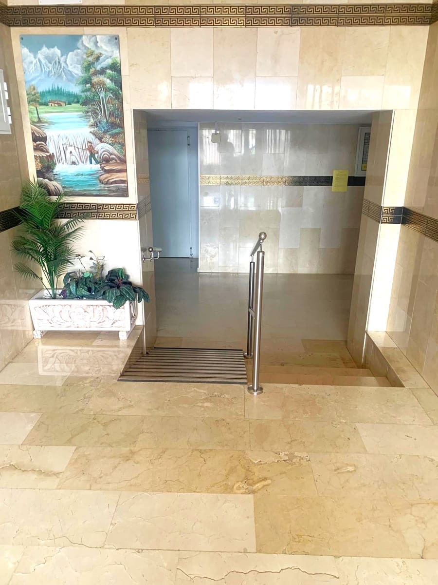 1 bedroom Flat for sale in Torrevieja with pool - € 115,000 (Ref: 9705914)