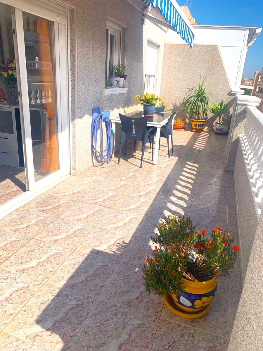 3 makuuhuone Kattohuoneisto myytävänä paikassa Torrevieja - 260 000 € (Ref: 9783907)