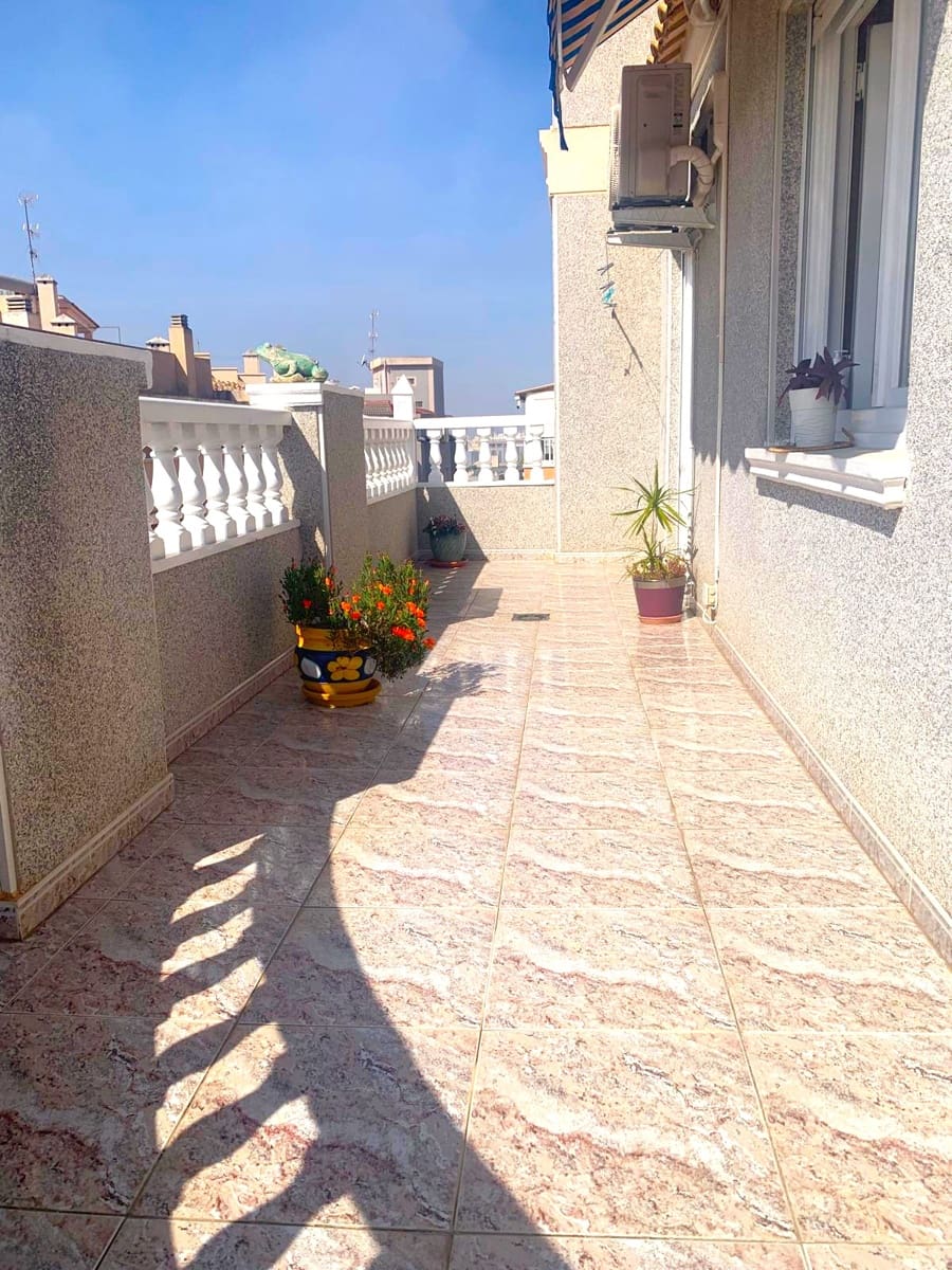 3 makuuhuone Kattohuoneisto myytävänä paikassa Torrevieja - 260 000 € (Ref: 9783907)