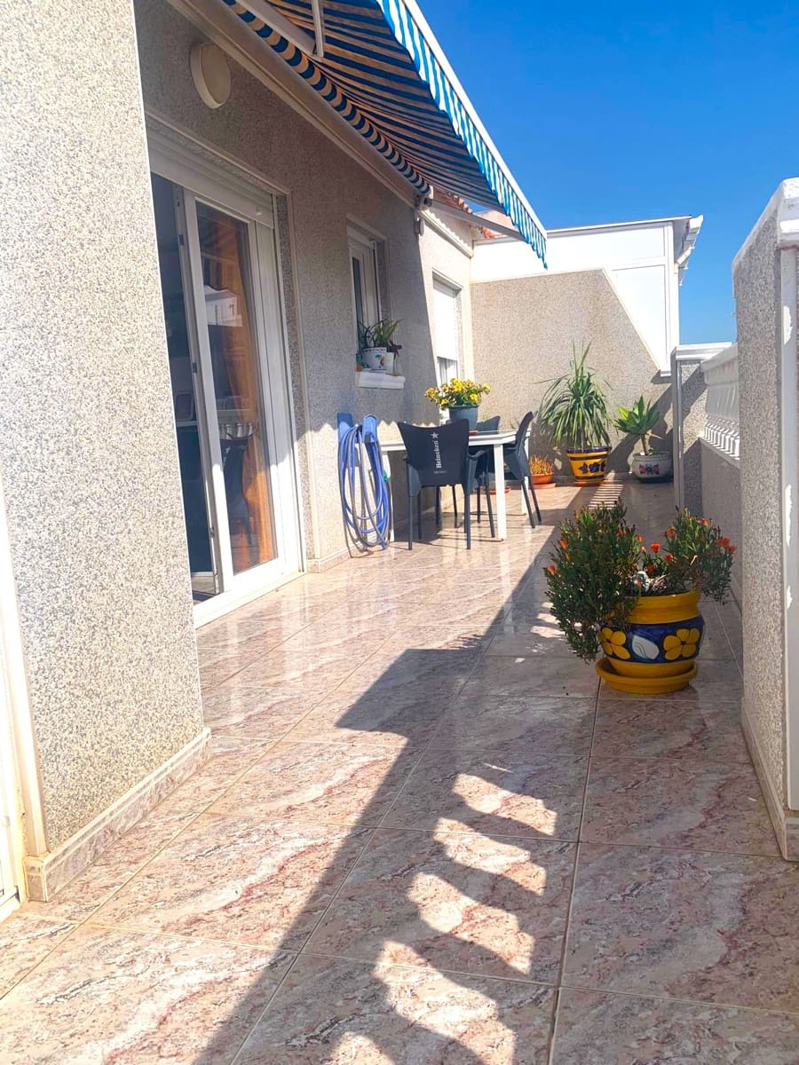 3 makuuhuone Kattohuoneisto myytävänä paikassa Torrevieja - 260 000 € (Ref: 9783907)