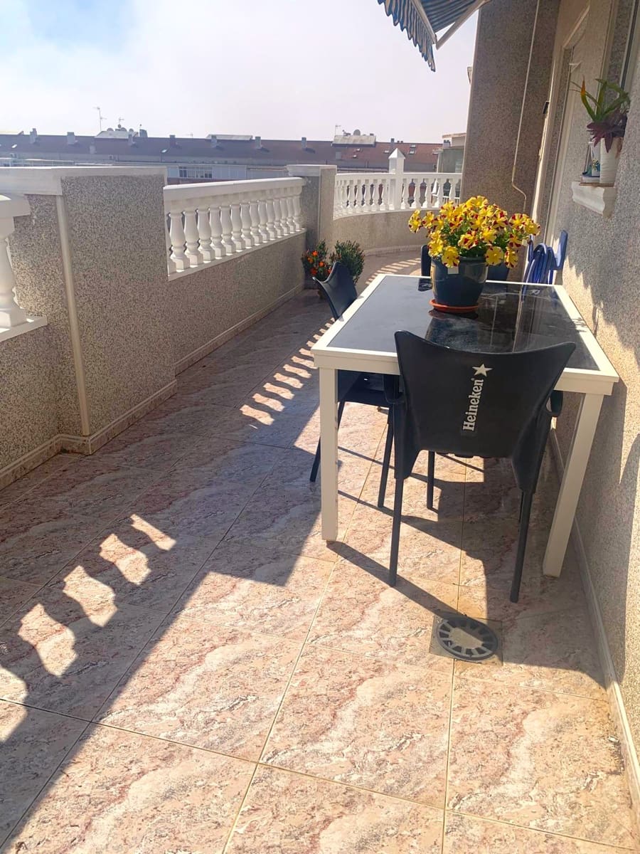 3 makuuhuone Kattohuoneisto myytävänä paikassa Torrevieja - 260 000 € (Ref: 9783907)