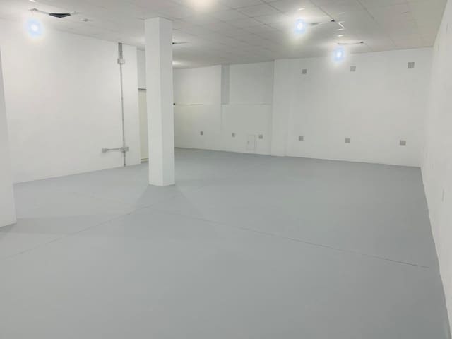 2 Zimmer Ladenlokal zu verkaufen in Avenida Habaneras - Curva de Palangre, Torrevieja mit Garage - 325.000 € (Ref: 9803759)