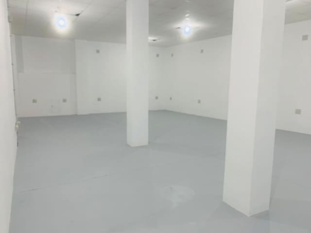 2 Zimmer Ladenlokal zu verkaufen in Avenida Habaneras - Curva de Palangre, Torrevieja mit Garage - 325.000 € (Ref: 9803759)