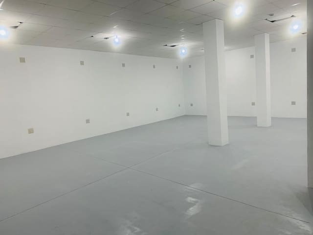 2 Zimmer Ladenlokal zu verkaufen in Avenida Habaneras - Curva de Palangre, Torrevieja mit Garage - 325.000 € (Ref: 9803759)