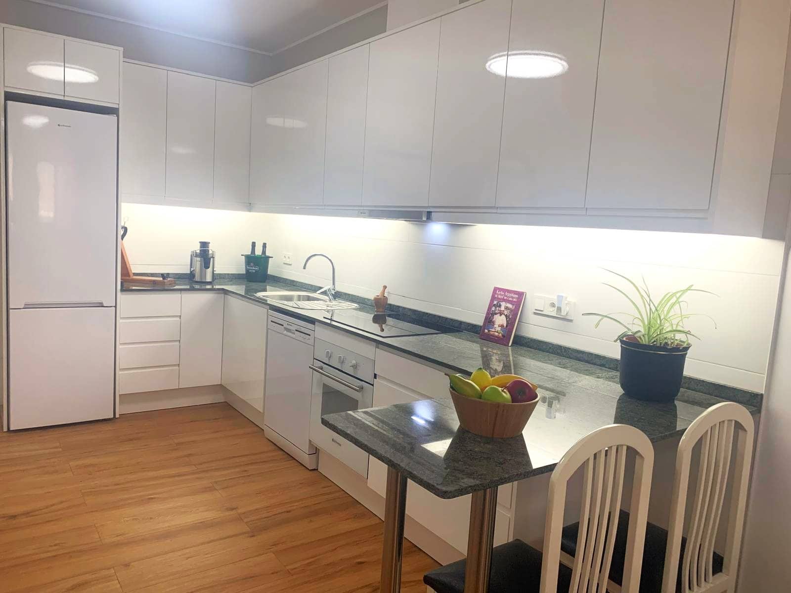 2 Zimmer Ladenlokal zu verkaufen in Torrevieja mit Garage - 325.000 € (Ref: 9803759)