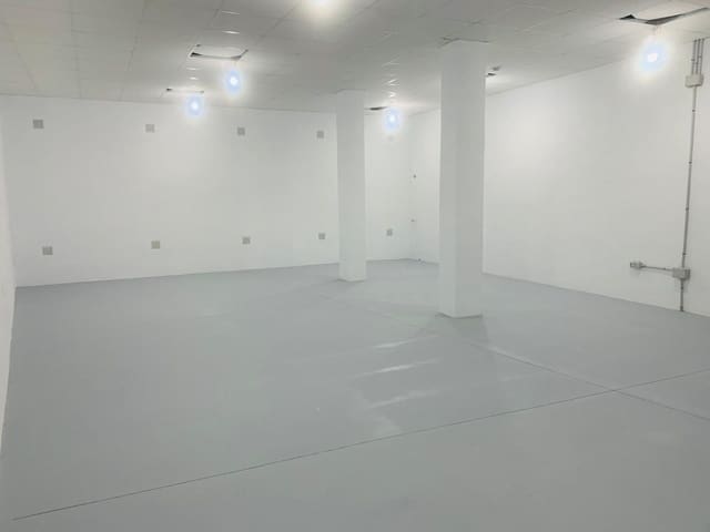 2 Zimmer Ladenlokal zu verkaufen in Avenida Habaneras - Curva de Palangre, Torrevieja mit Garage - 325.000 € (Ref: 9803759)