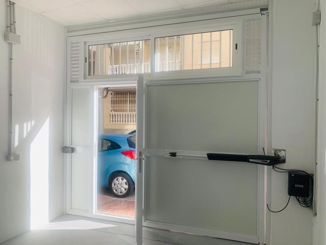 2 Zimmer Ladenlokal zu verkaufen in Avenida Habaneras - Curva de Palangre, Torrevieja mit Garage - 325.000 € (Ref: 9803759)