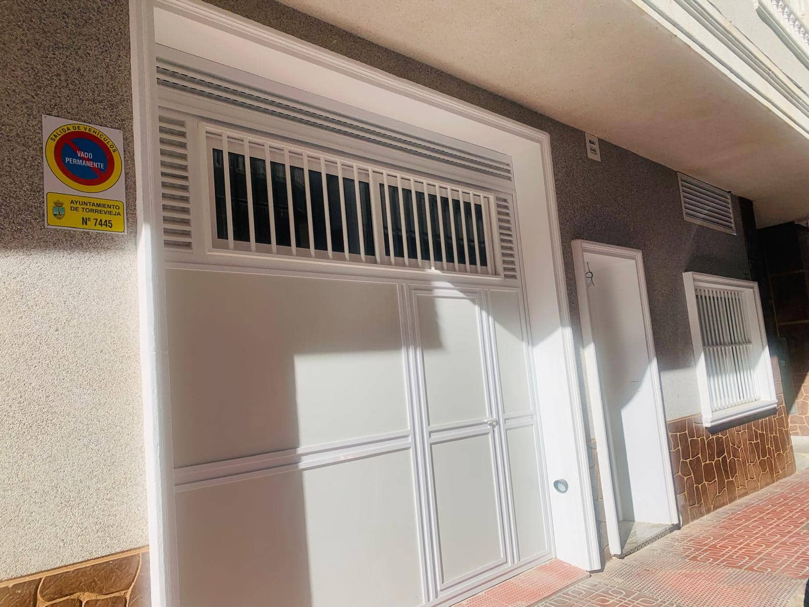 2 Zimmer Ladenlokal zu verkaufen in Torrevieja mit Garage - 325.000 € (Ref: 9803759)