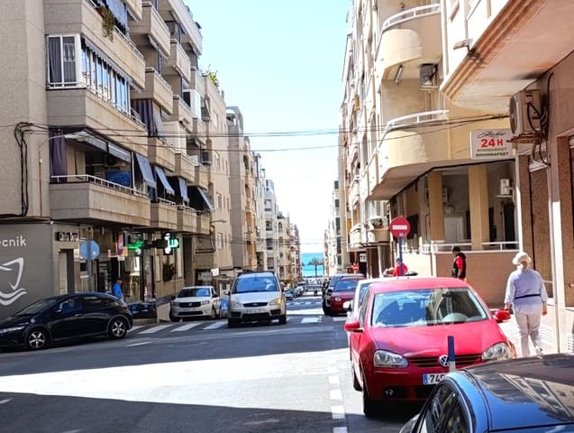 2 Zimmer Ladenlokal zu verkaufen in Avenida Habaneras - Curva de Palangre, Torrevieja mit Garage - 325.000 € (Ref: 9803759)