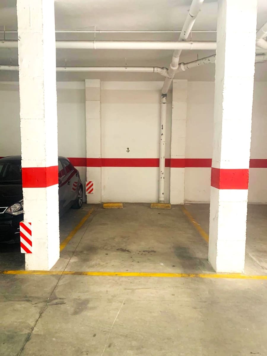 Garage à louer à Torrevieja - 100 € (Ref: 9810859)