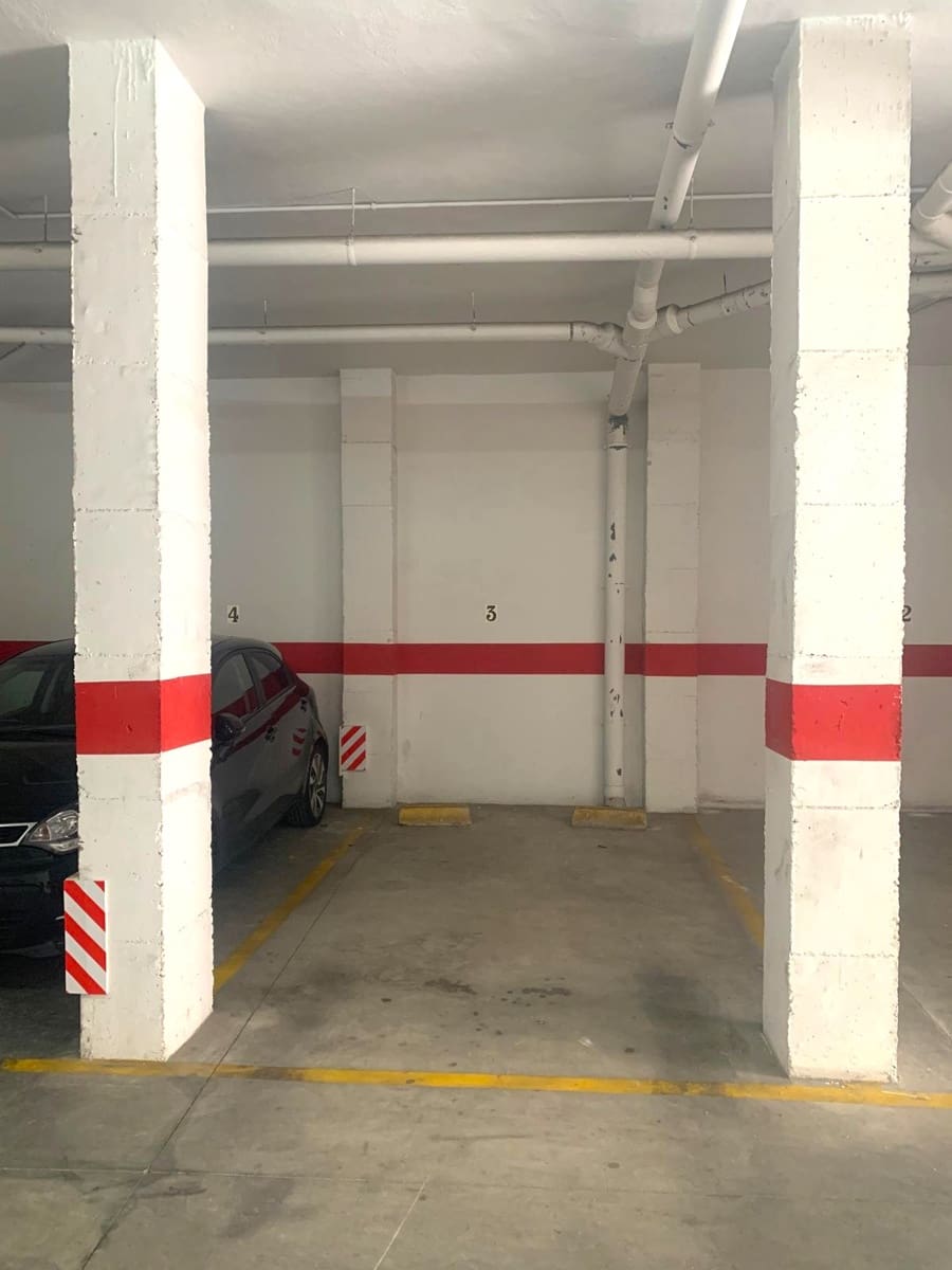 Garage à louer à Torrevieja - 100 € (Ref: 9810859)