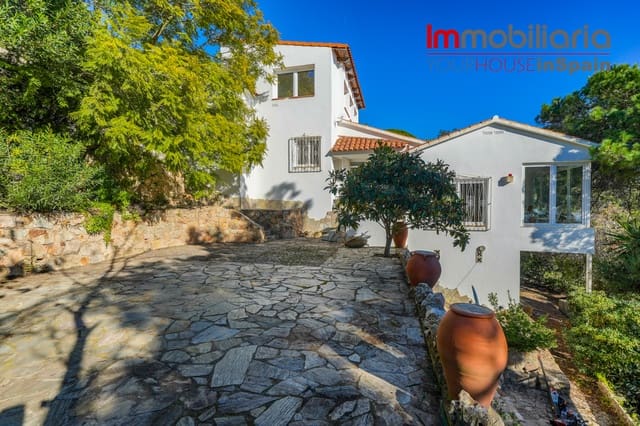 3 slaapkamer Villa te koop in Serra Brava, Lloret de Mar met zwembad garage - € 780.000 (Ref: 8740845)