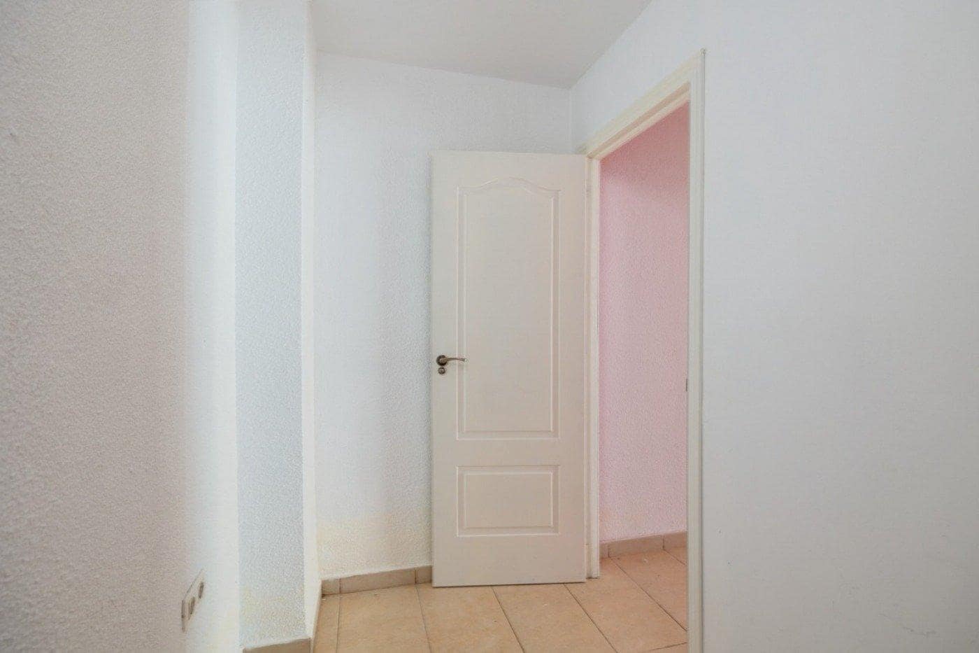 Commercial for sale in Granada city - € 70,000 (Ref: 9167706)