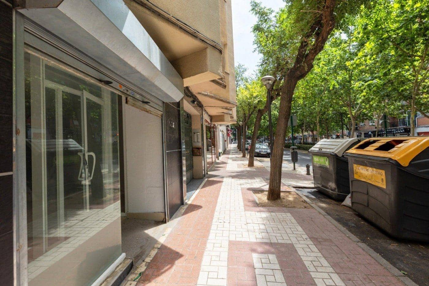 Commercial for sale in Granada city - € 70,000 (Ref: 9167706)