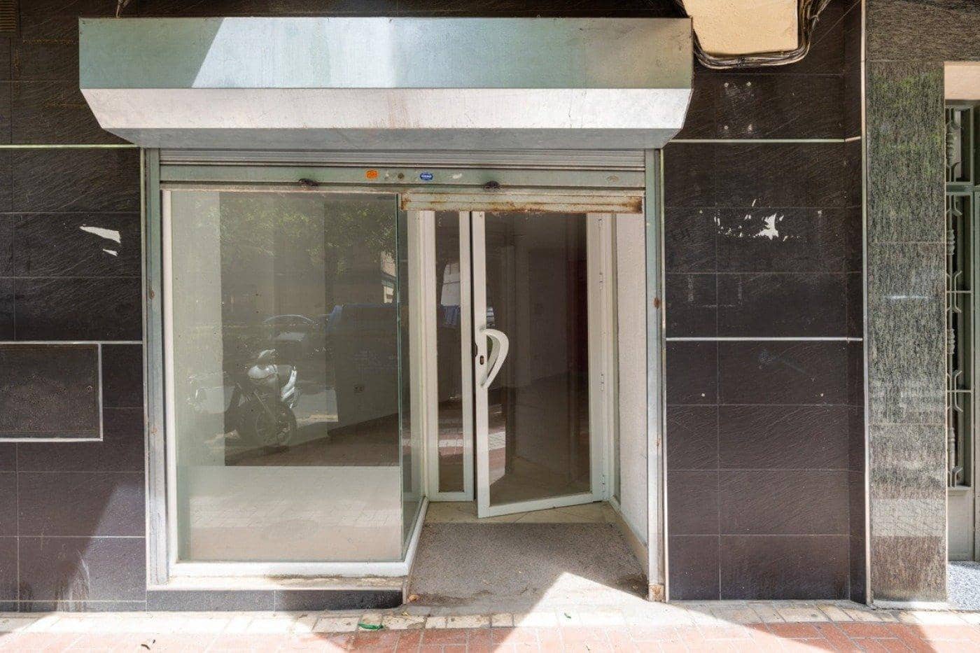 Commercial for sale in Granada city - € 70,000 (Ref: 9167706)