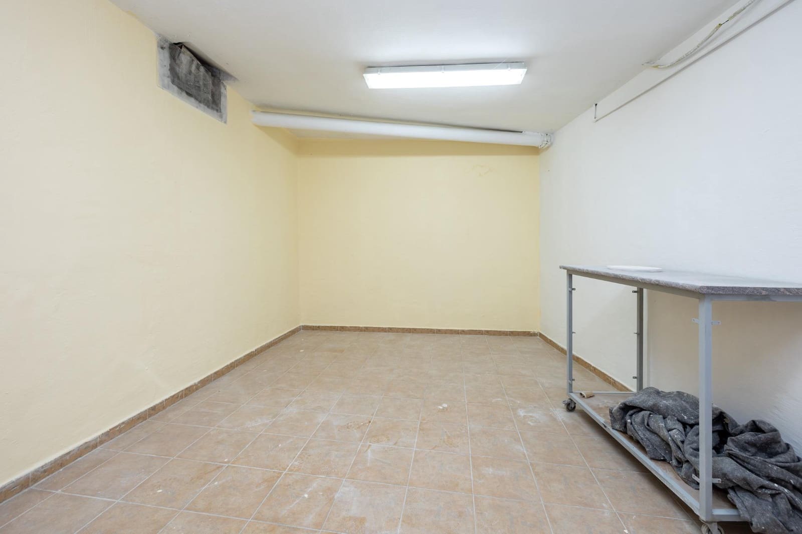 Erhverv til salg i Granada by - € 75.000 (Ref: 9167808)