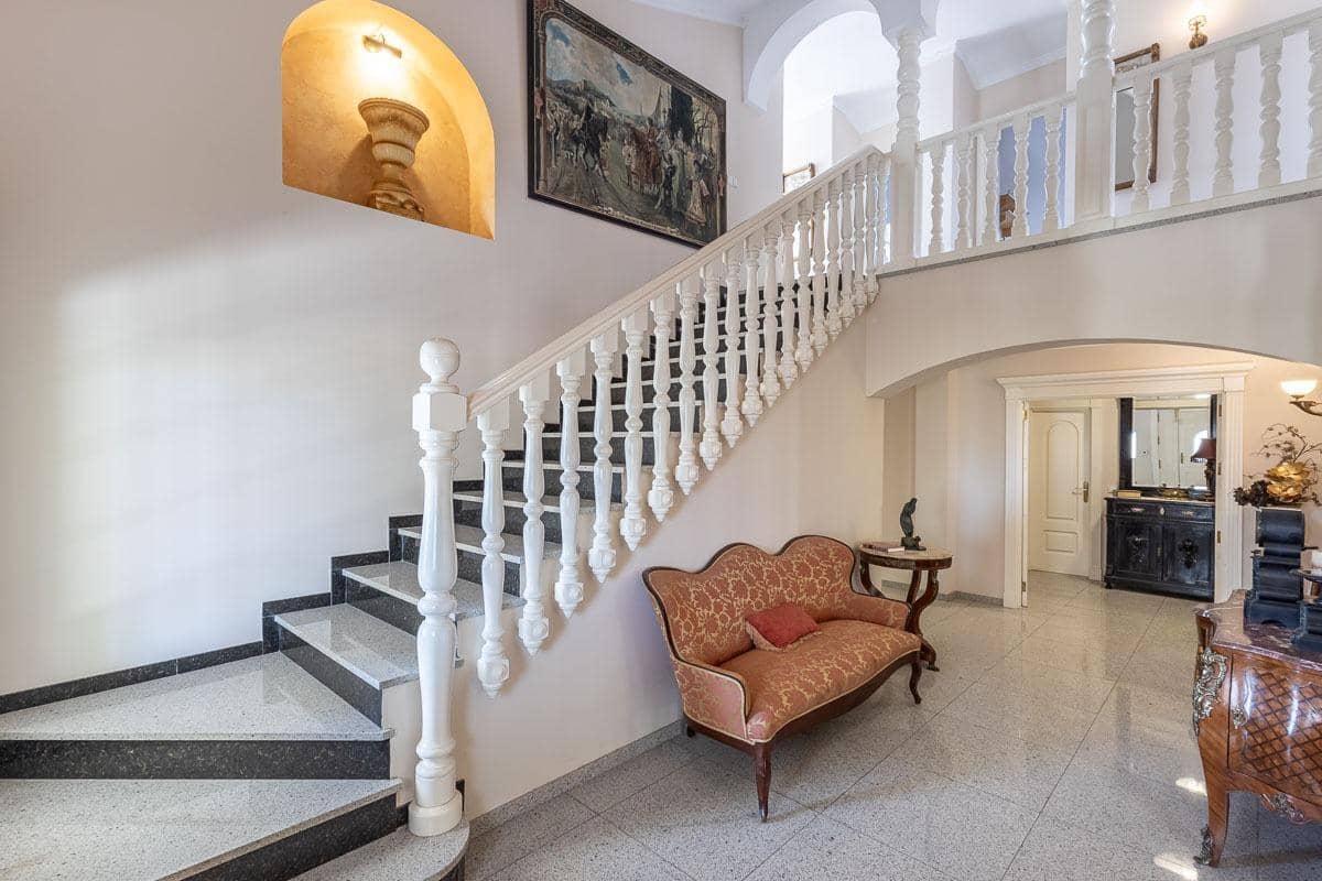 7 bedroom Villa for sale in Ogijares with pool garage - € 1,480,000 (Ref: 9167842)