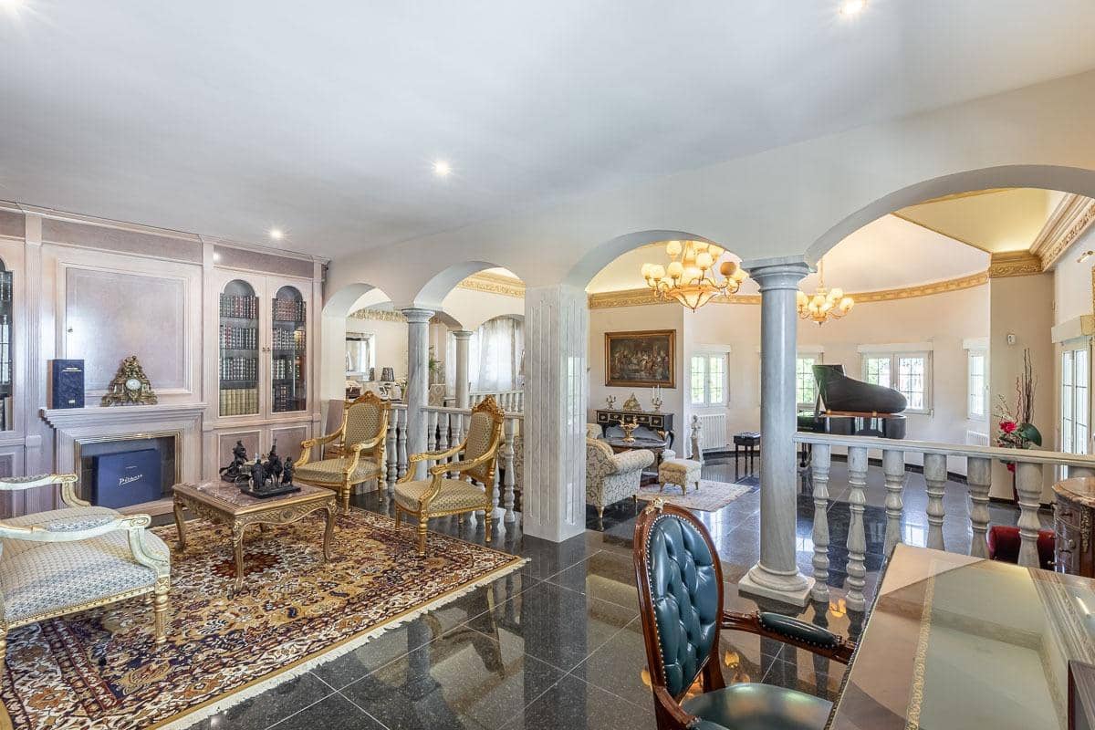 7 bedroom Villa for sale in Ogijares with pool garage - € 1,480,000 (Ref: 9167842)