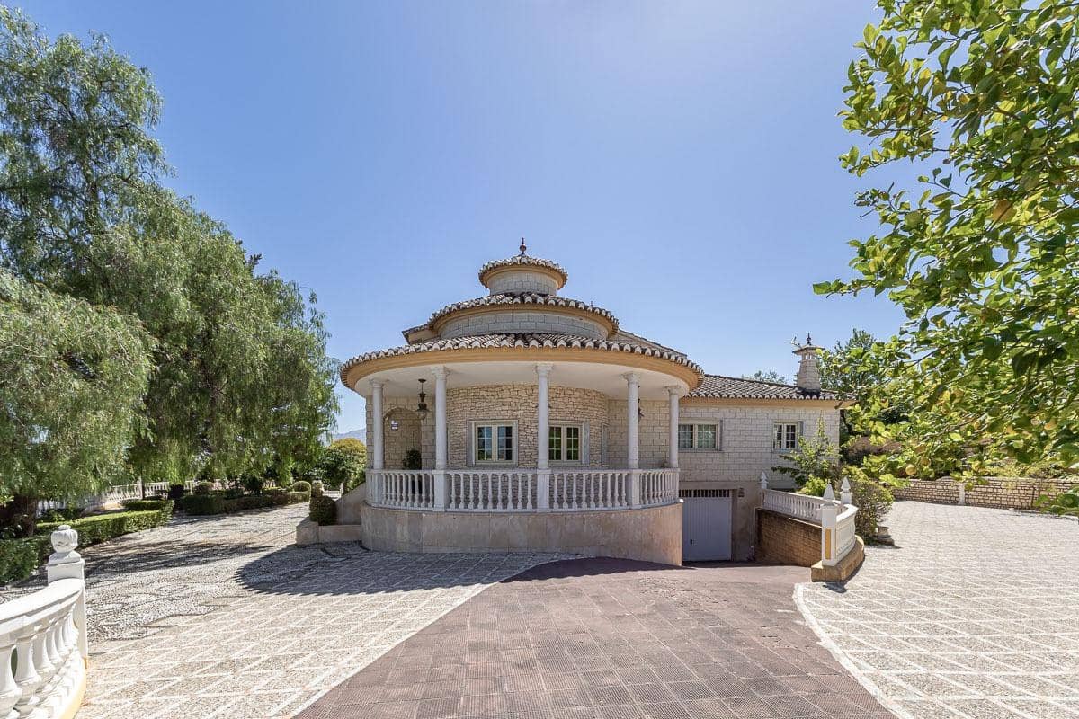 7 bedroom Villa for sale in Ogijares with pool garage - € 1,480,000 (Ref: 9167842)