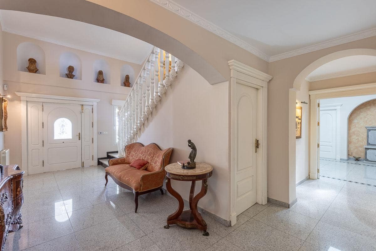 7 bedroom Villa for sale in Ogijares with pool garage - € 1,480,000 (Ref: 9167842)