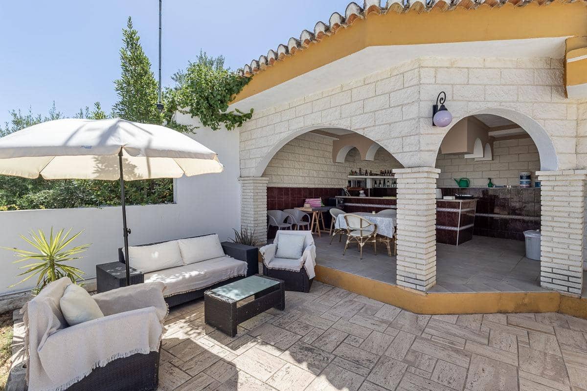 7 bedroom Villa for sale in Ogijares with pool garage - € 1,480,000 (Ref: 9167842)