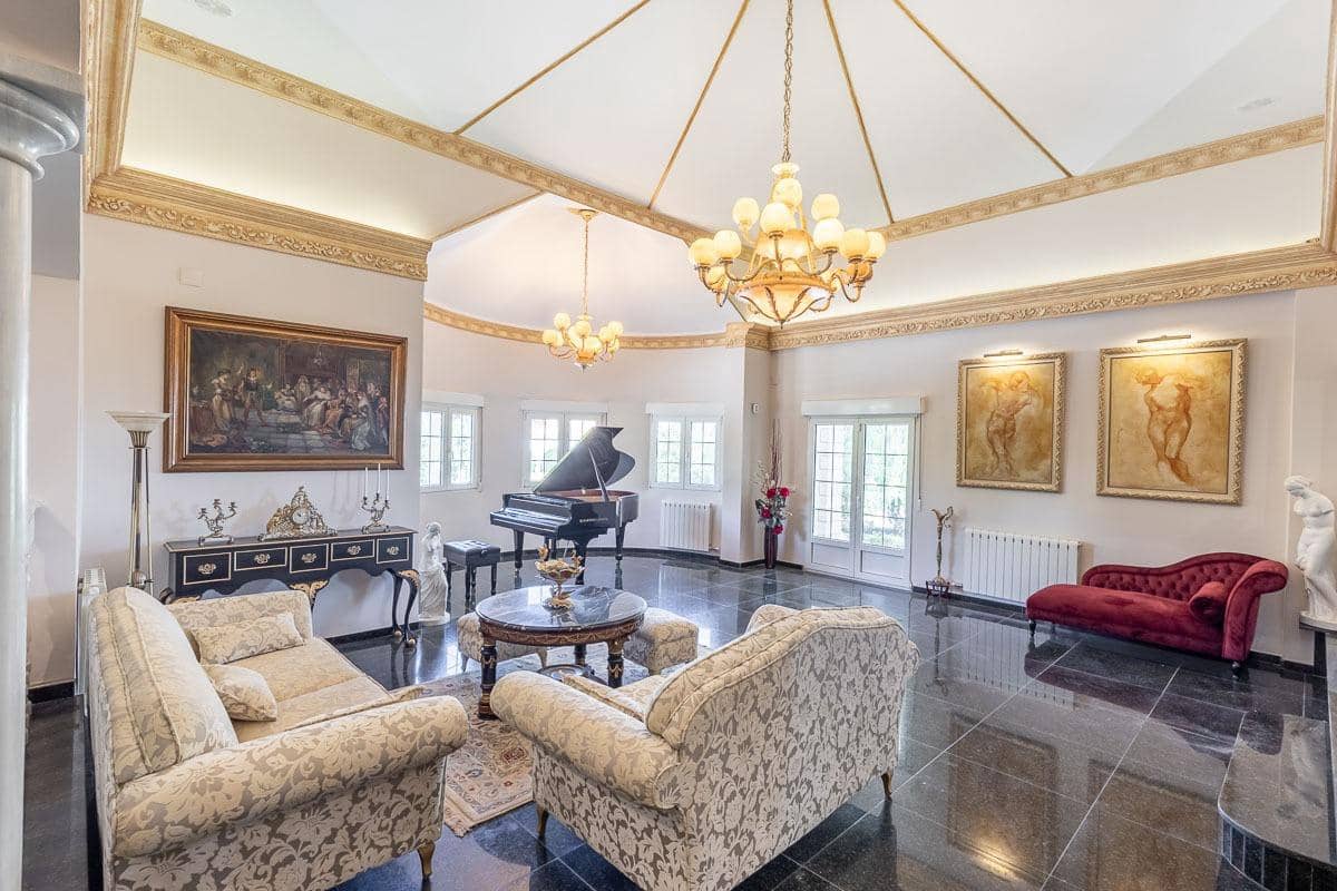 7 bedroom Villa for sale in Ogijares with pool garage - € 1,480,000 (Ref: 9167842)