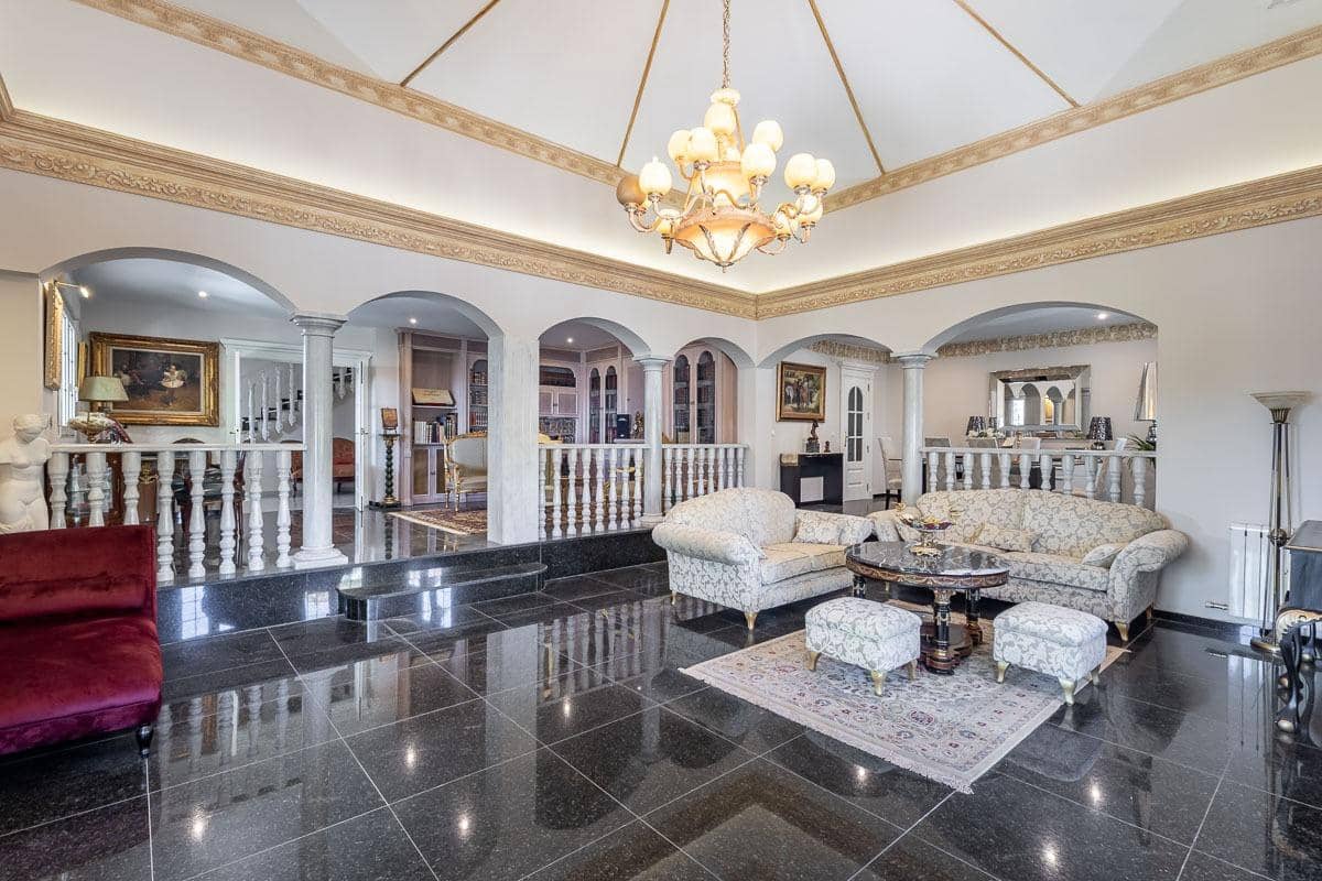 7 bedroom Villa for sale in Ogijares with pool garage - € 1,480,000 (Ref: 9167842)