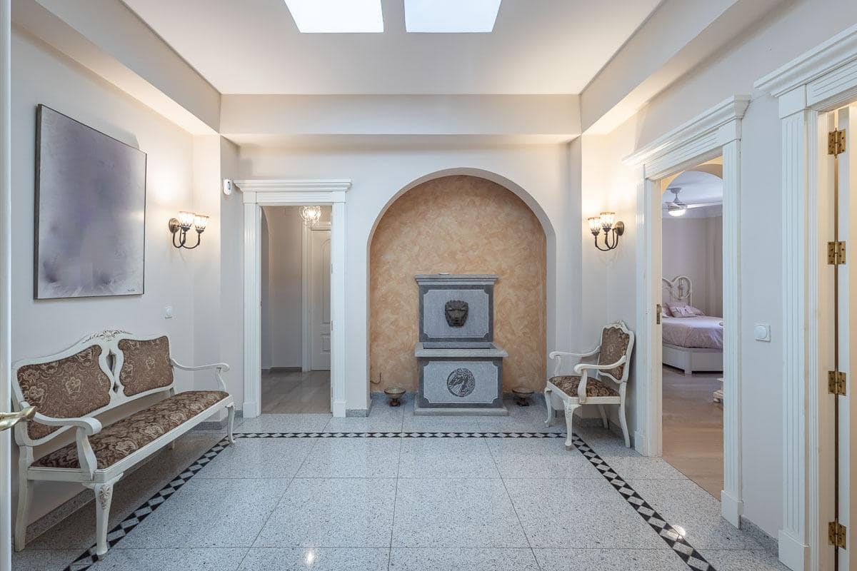 7 bedroom Villa for sale in Ogijares with pool garage - € 1,480,000 (Ref: 9167842)