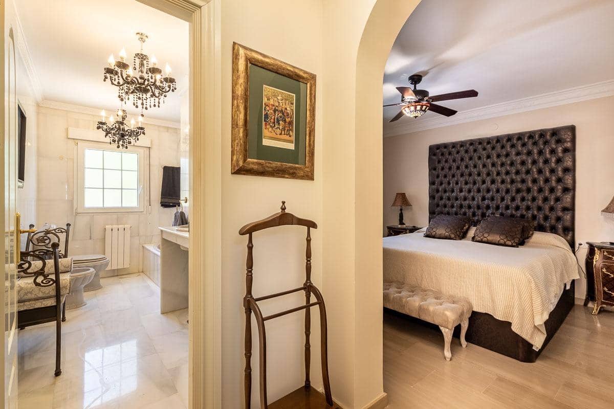 7 bedroom Villa for sale in Ogijares with pool garage - € 1,480,000 (Ref: 9167842)