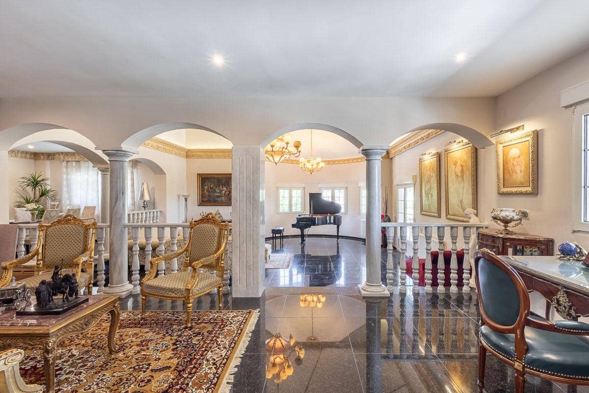 7 bedroom Villa for sale in Ogijares with pool garage - € 1,480,000 (Ref: 9167842)