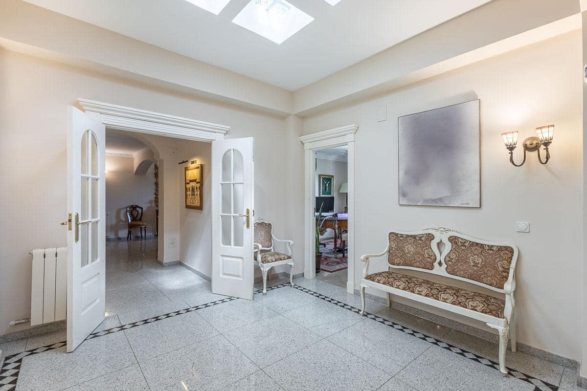 7 bedroom Villa for sale in Ogijares with pool garage - € 1,480,000 (Ref: 9167842)