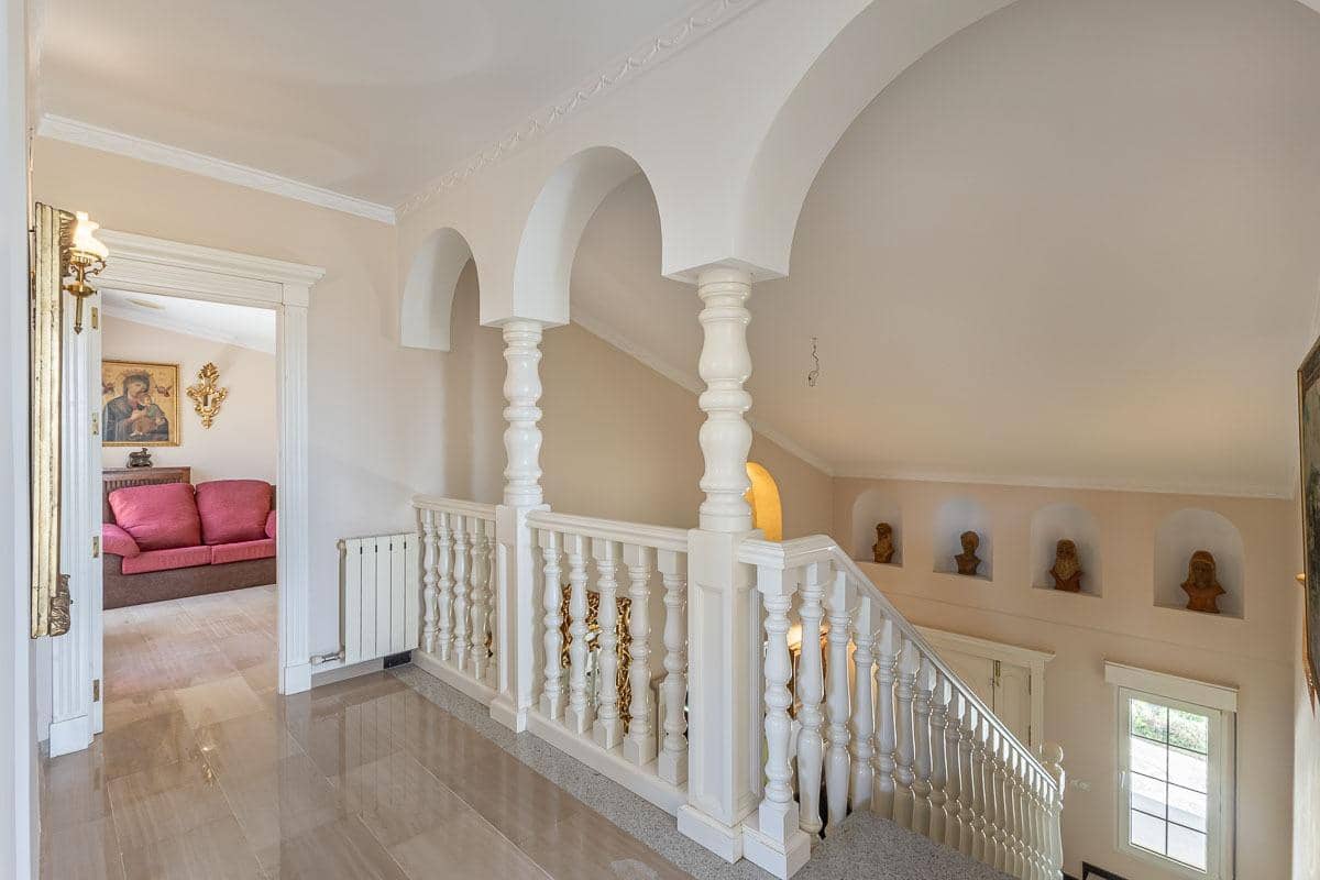 7 bedroom Villa for sale in Ogijares with pool garage - € 1,480,000 (Ref: 9167842)