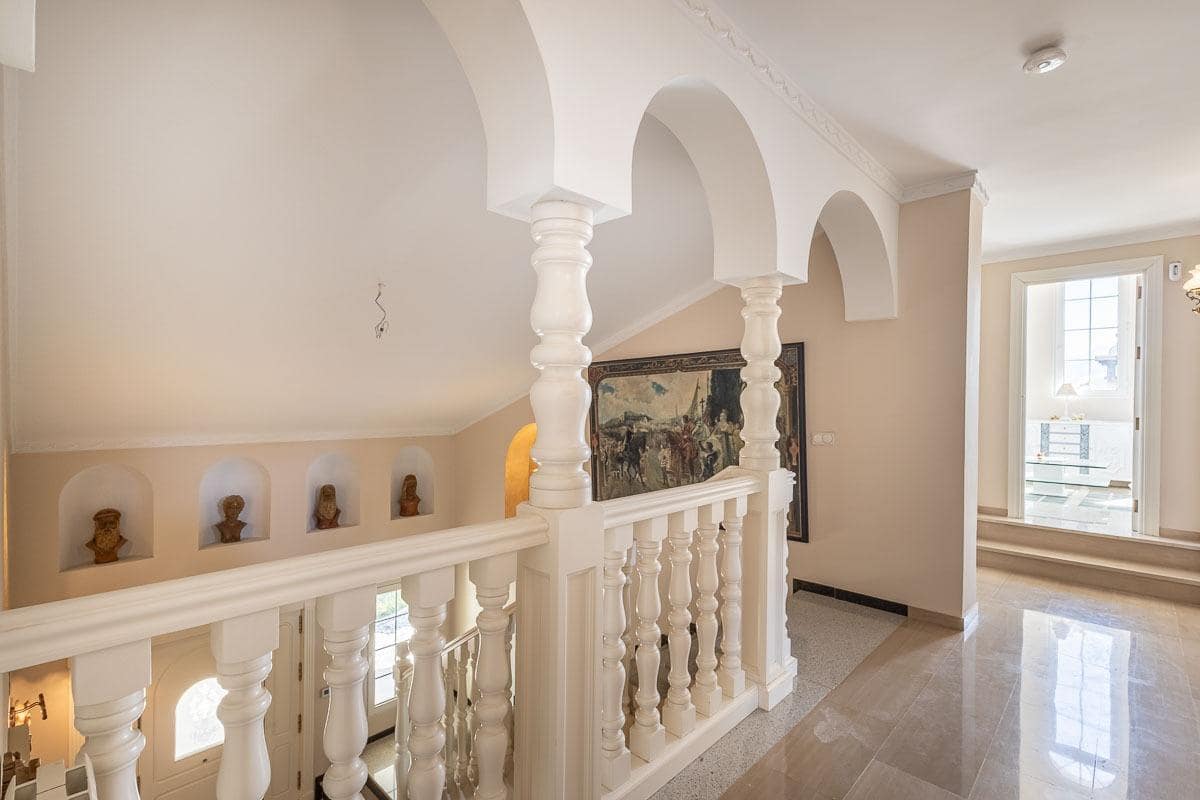 7 bedroom Villa for sale in Ogijares with pool garage - € 1,480,000 (Ref: 9167842)