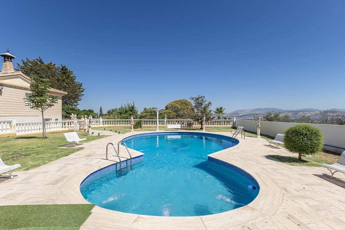 7 bedroom Villa for sale in Ogijares with pool garage - € 1,480,000 (Ref: 9167842)