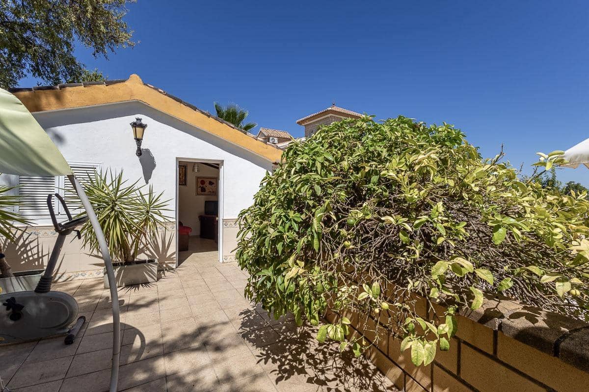 7 bedroom Villa for sale in Ogijares with pool garage - € 1,480,000 (Ref: 9167842)