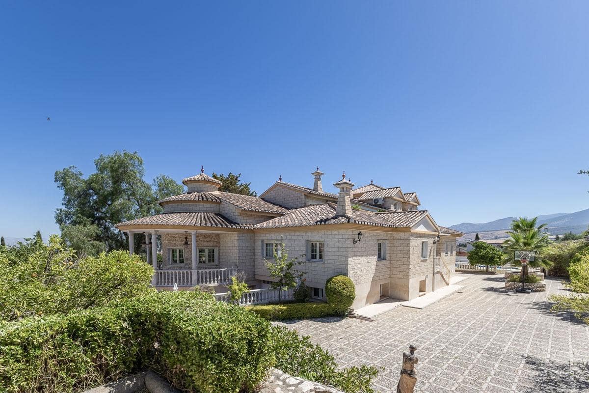 7 bedroom Villa for sale in Ogijares with pool garage - € 1,480,000 (Ref: 9167842)