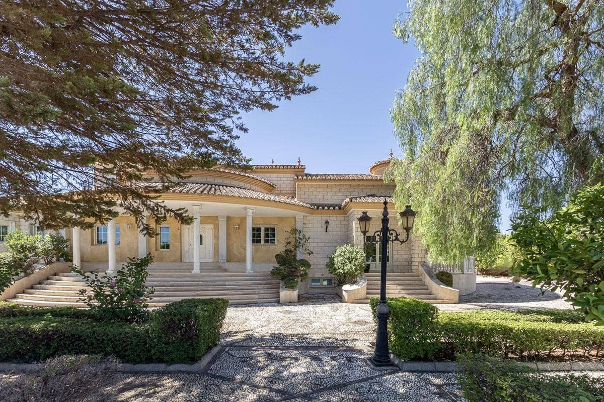 7 bedroom Villa for sale in Ogijares with pool garage - € 1,480,000 (Ref: 9167842)