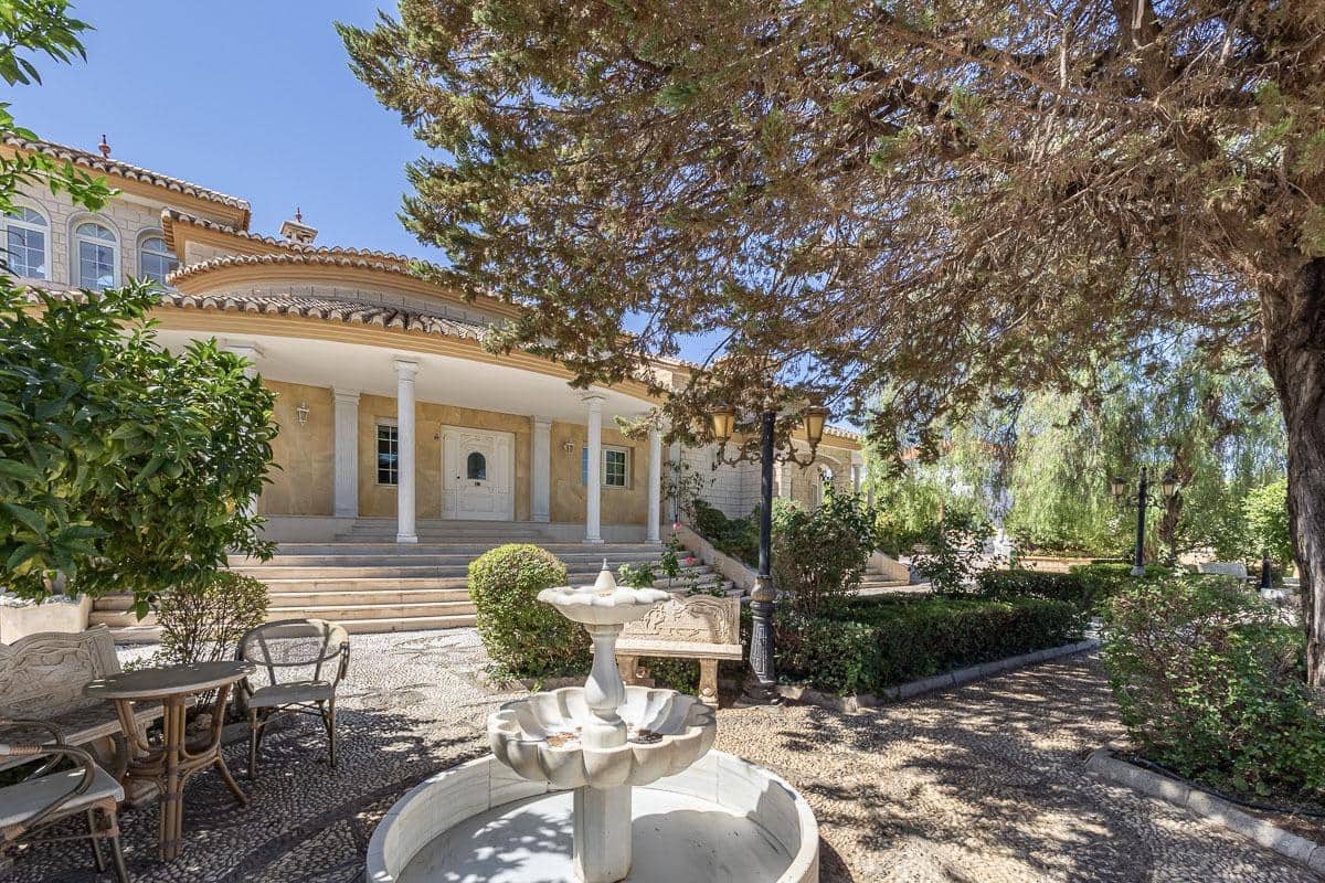 7 bedroom Villa for sale in Ogijares with pool garage - € 1,480,000 (Ref: 9167842)