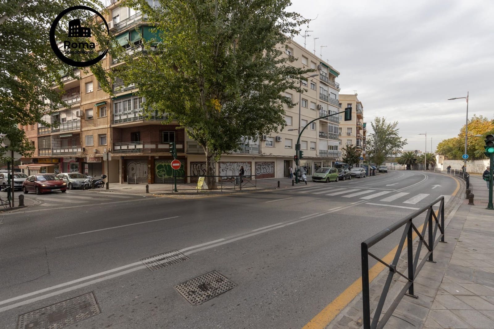 Commercial for sale in Granada city - € 145,000 (Ref: 9167892)