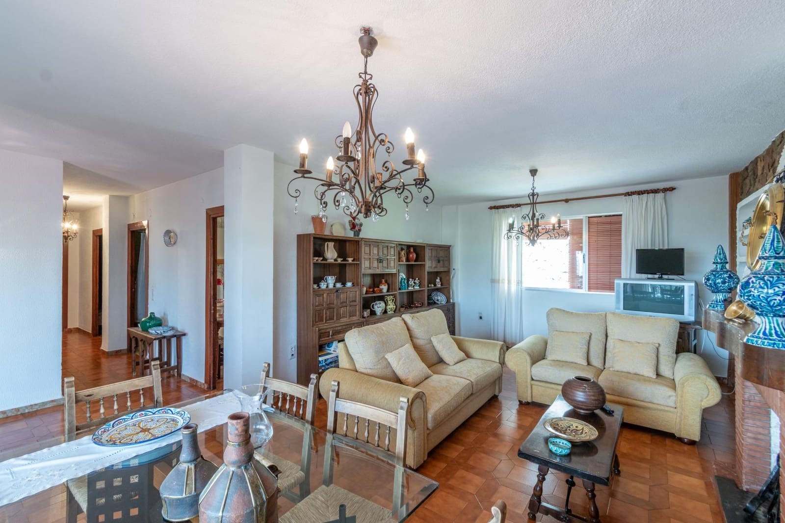 4 slaapkamer Villa te koop in Huetor Santillan met zwembad garage - € 278.000 (Ref: 9206601)