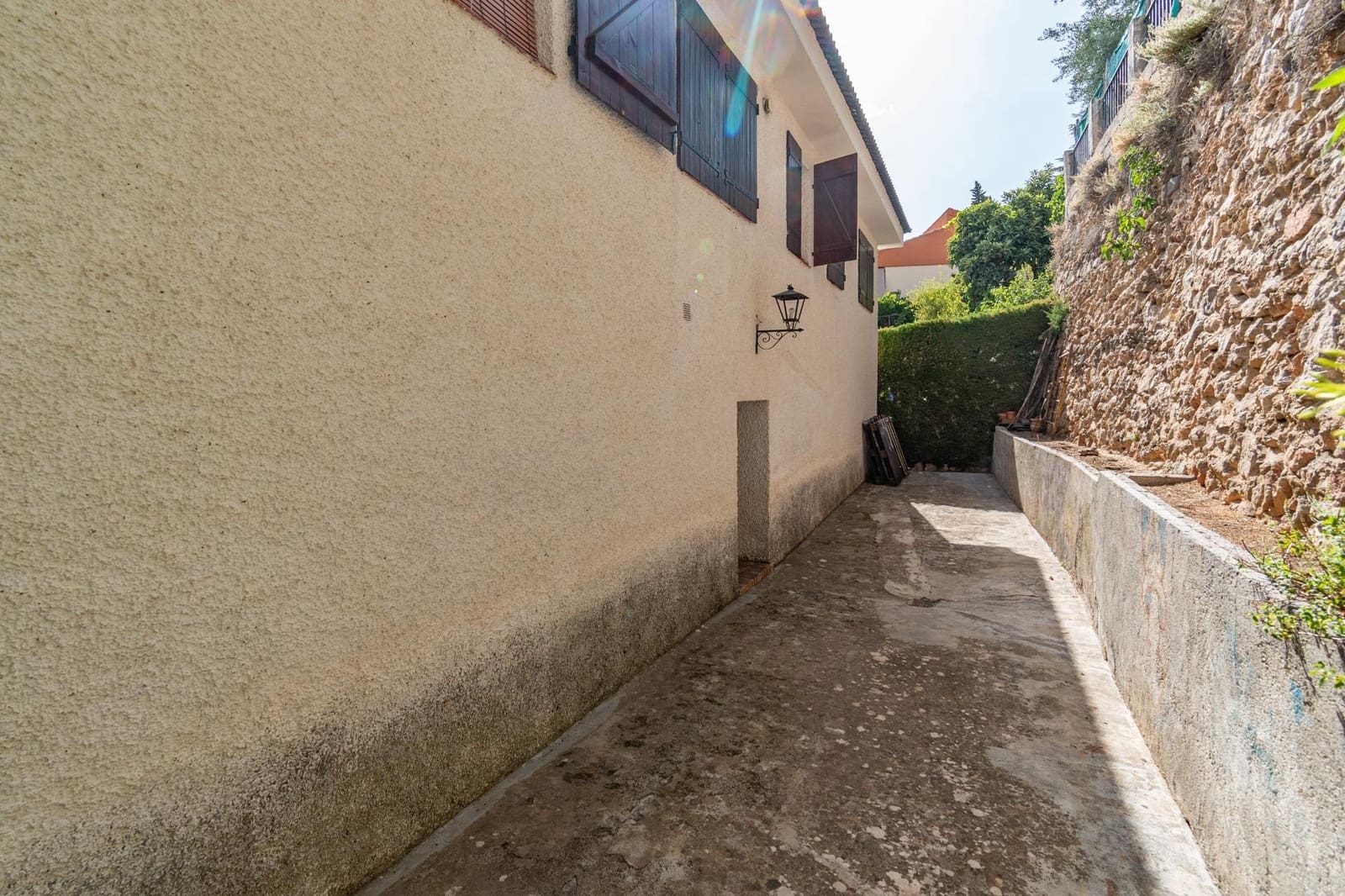 4 slaapkamer Villa te koop in Huetor Santillan met zwembad garage - € 278.000 (Ref: 9206601)