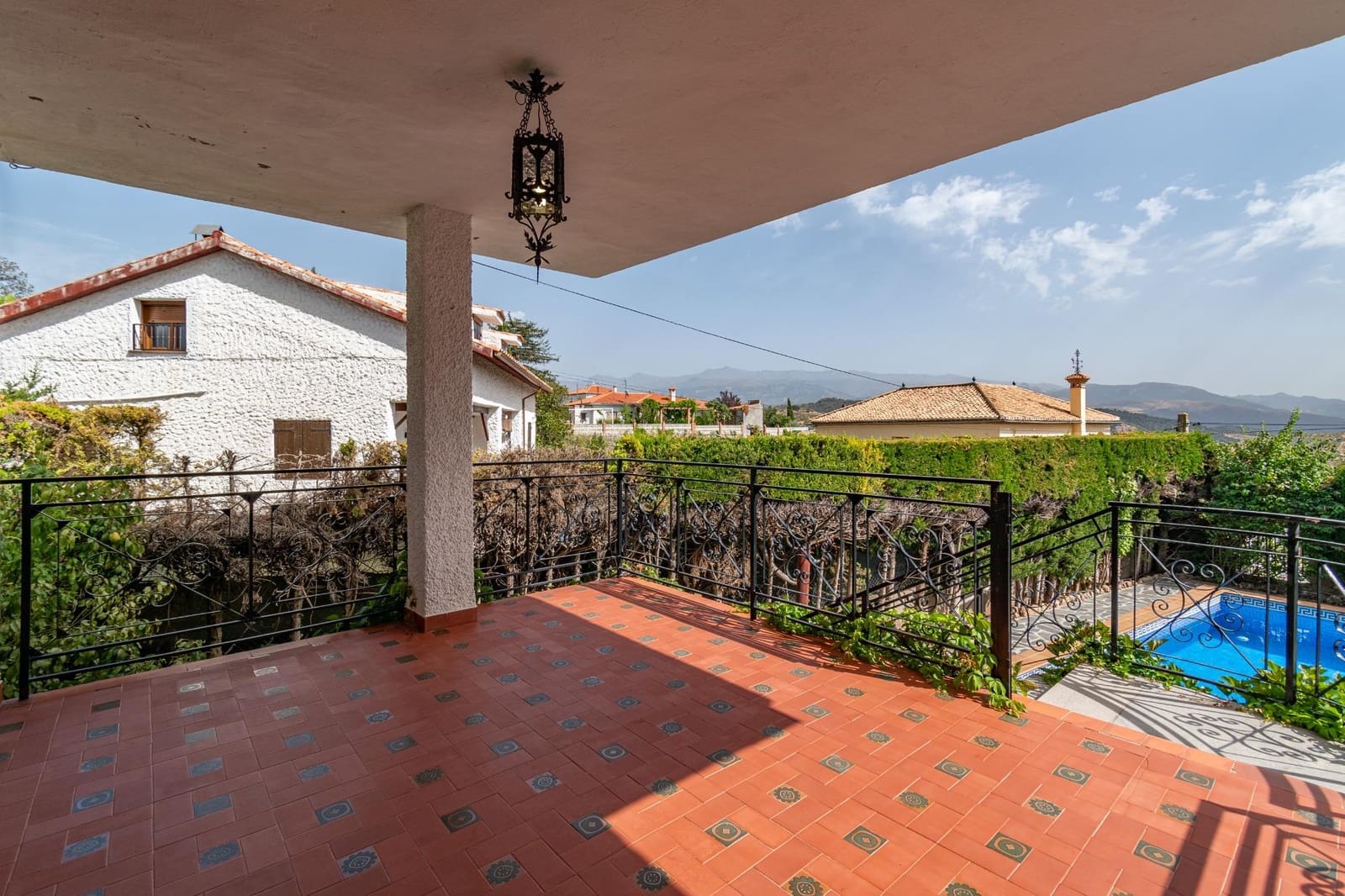 4 slaapkamer Villa te koop in Huetor Santillan met zwembad garage - € 278.000 (Ref: 9206601)