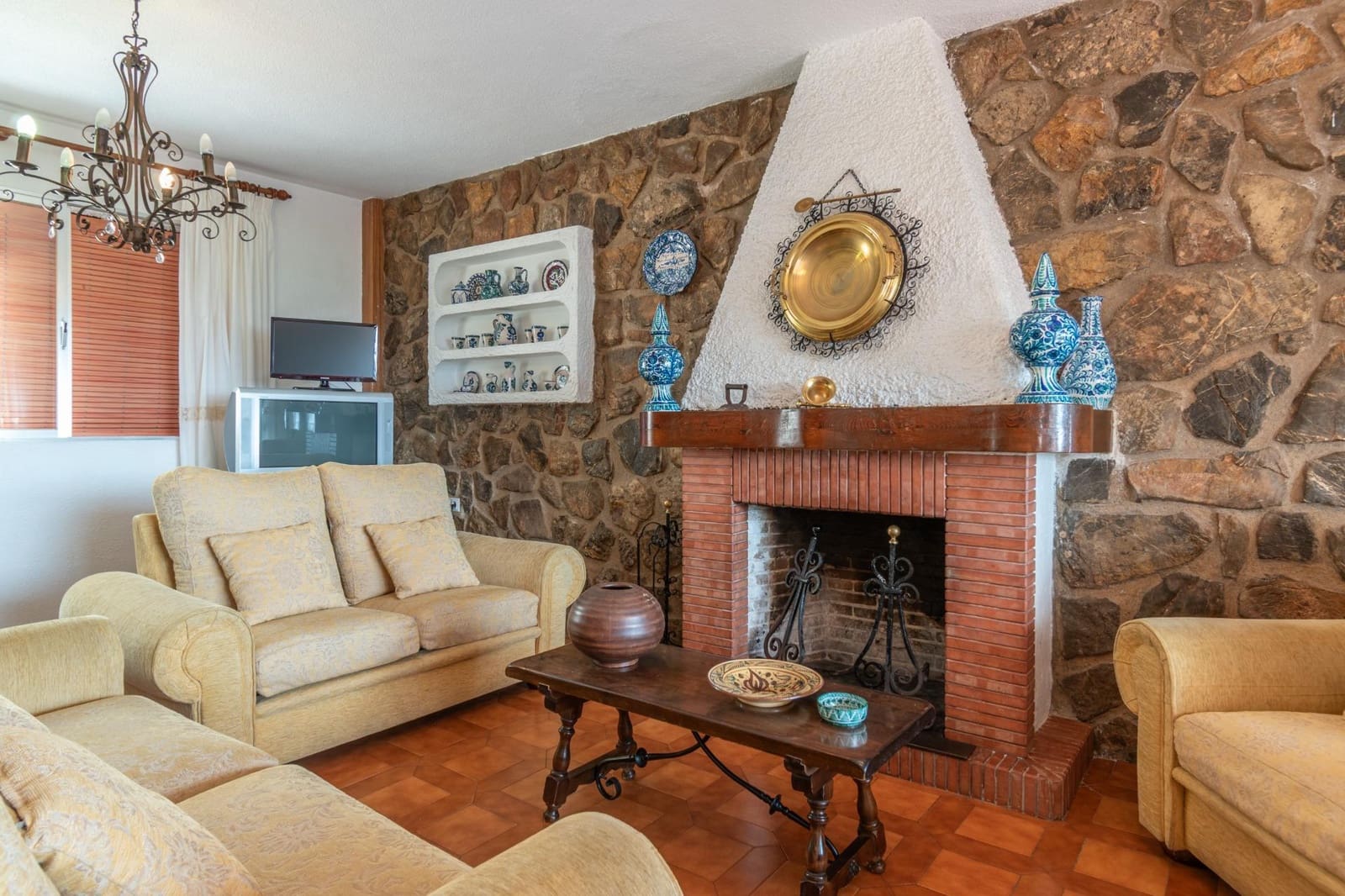 4 slaapkamer Villa te koop in Huetor Santillan met zwembad garage - € 278.000 (Ref: 9206601)