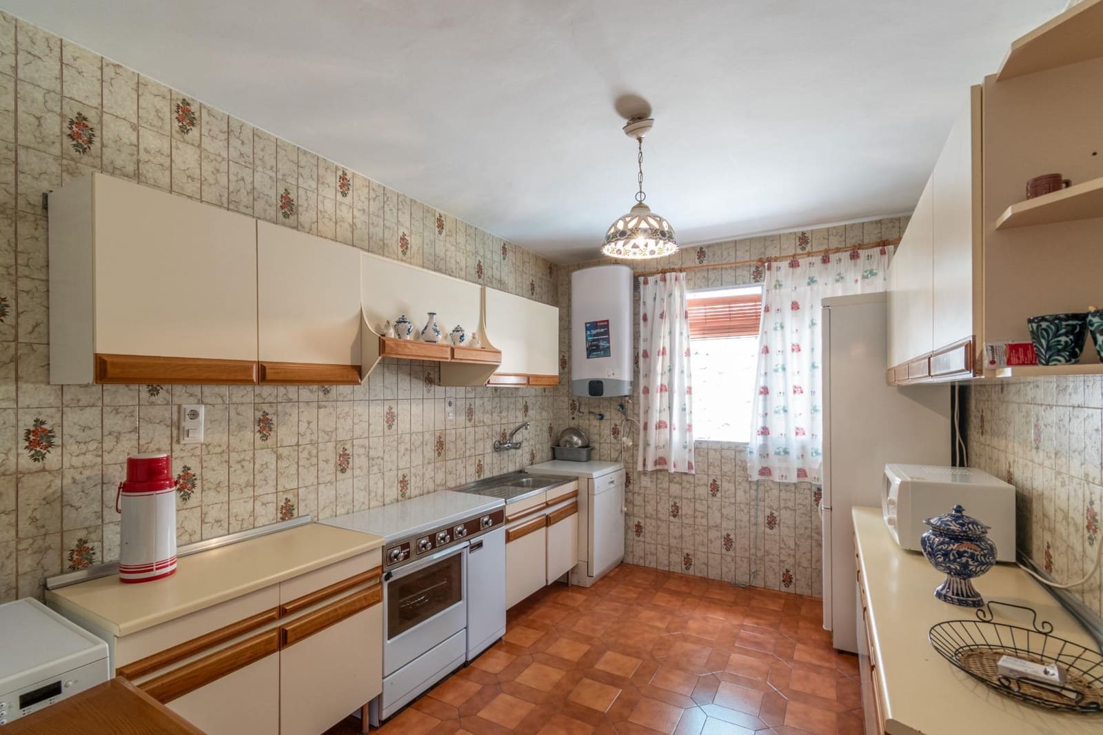4 slaapkamer Villa te koop in Huetor Santillan met zwembad garage - € 278.000 (Ref: 9206601)