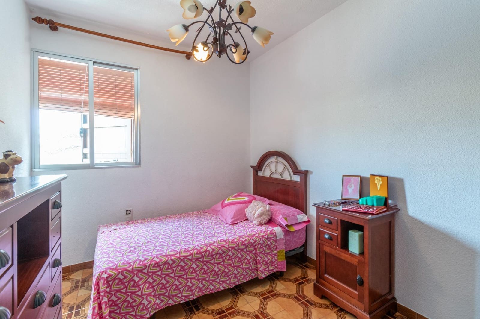 4 slaapkamer Villa te koop in Huetor Santillan met zwembad garage - € 278.000 (Ref: 9206601)