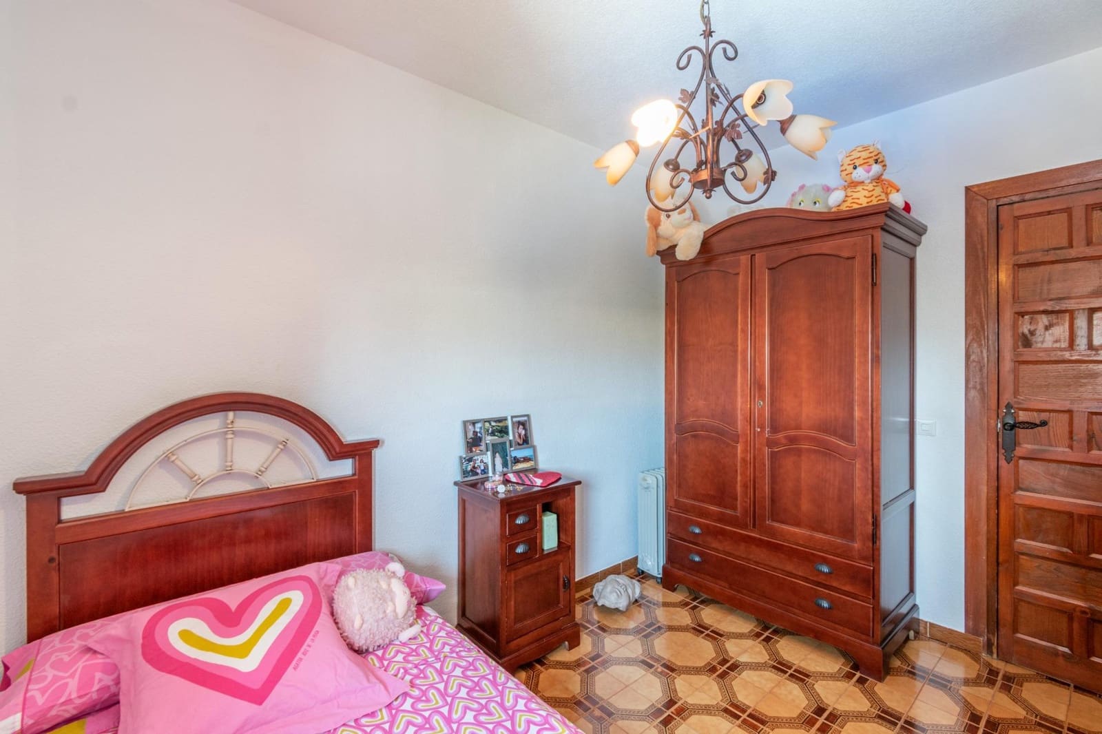 4 slaapkamer Villa te koop in Huetor Santillan met zwembad garage - € 278.000 (Ref: 9206601)