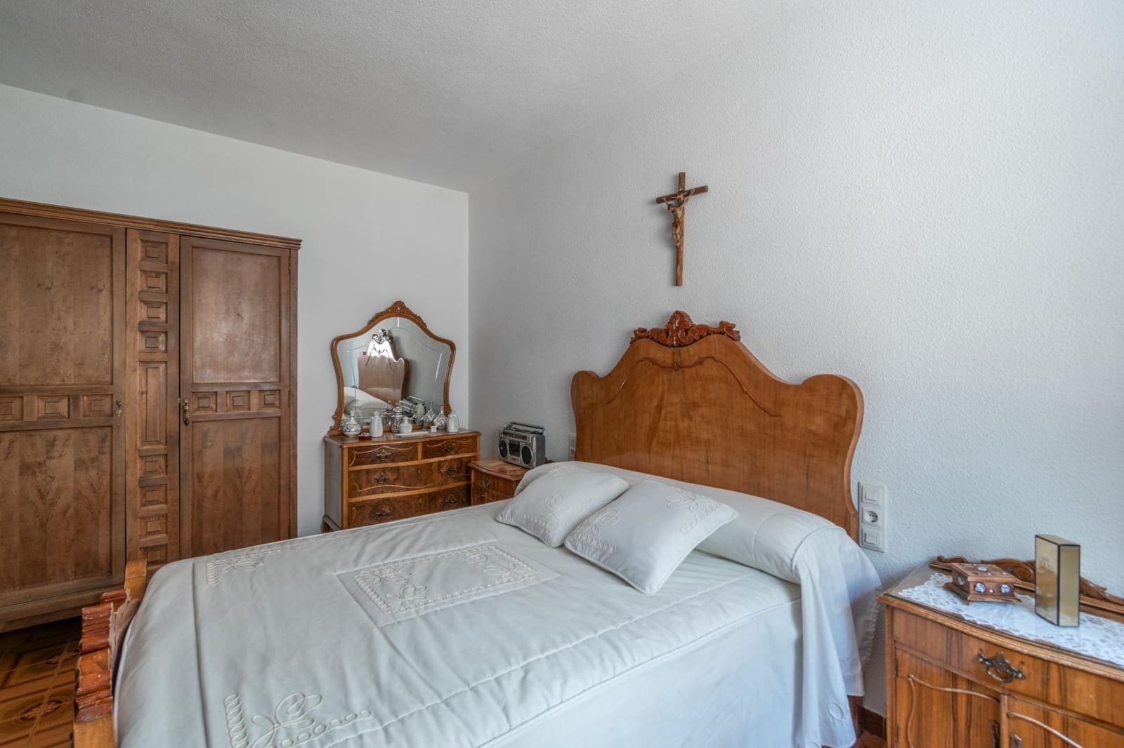 4 slaapkamer Villa te koop in Huetor Santillan met zwembad garage - € 278.000 (Ref: 9206601)